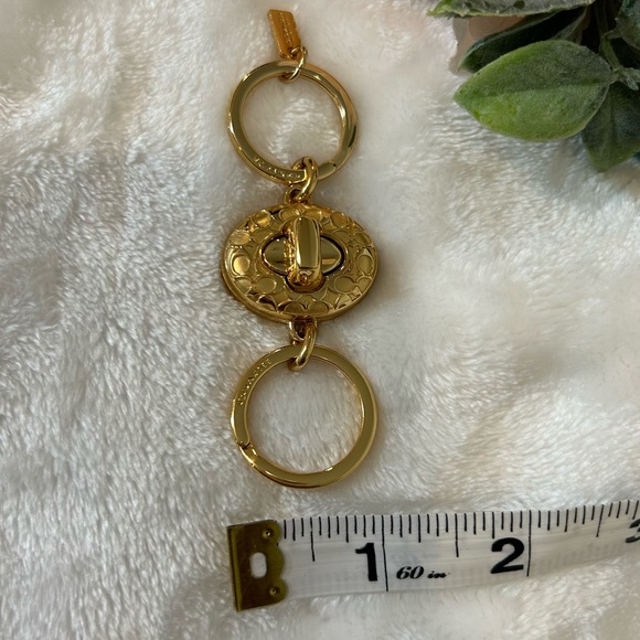 Coach Signature C Turnlock Valet Keyring in Goldtone - Picture 7 of 9